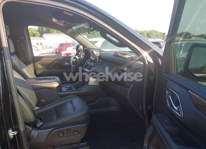 Photo 5 of 2023 Chevrolet Suburban 4WD LT (VIN 1GNSKCKD4PR250410)