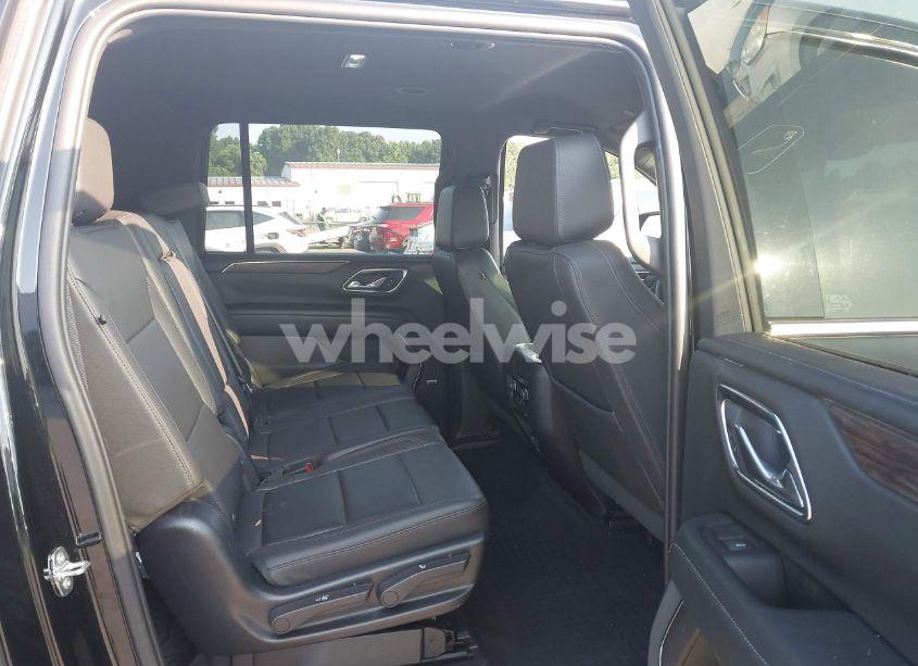 Photo 8 of 2023 Chevrolet Suburban 4WD LT (VIN 1GNSKCKD4PR250410)