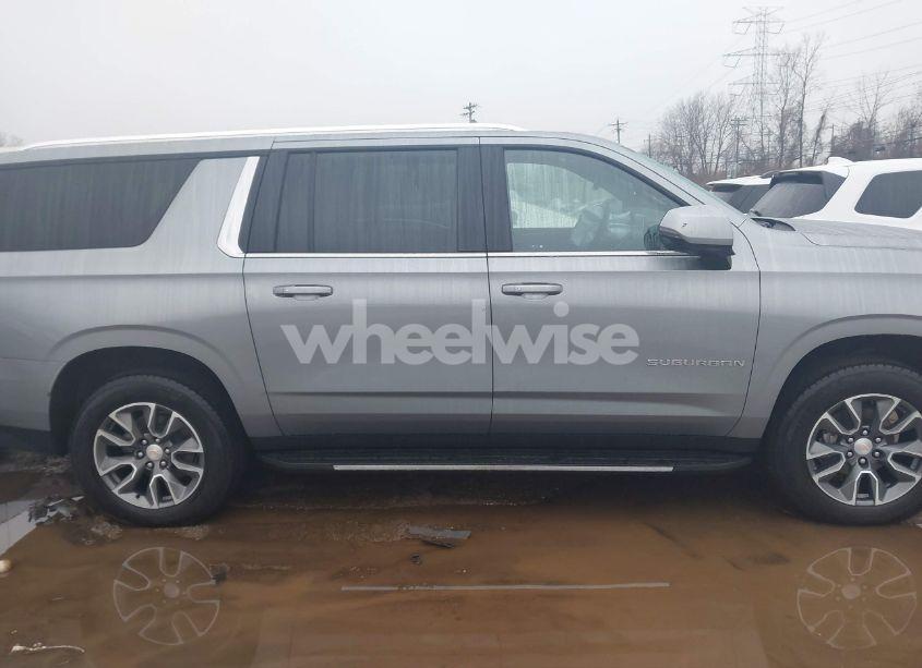 Photo 14 of 2024 Chevrolet Suburban 4WD LT (VIN 1GNSKCKD4RR118444)