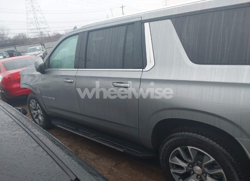 Photo 15 of 2024 Chevrolet Suburban 4WD LT (VIN 1GNSKCKD4RR118444)