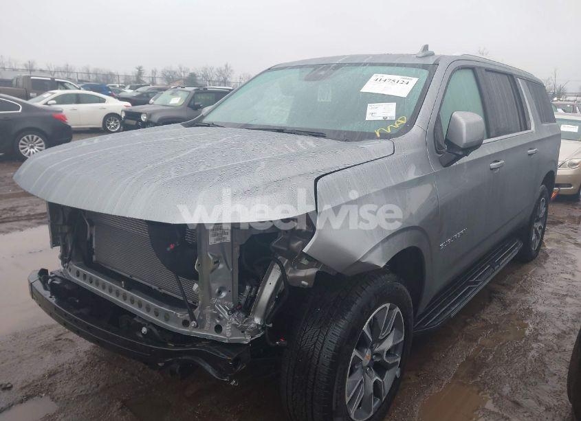 Photo 2 of 2024 Chevrolet Suburban 4WD LT (VIN 1GNSKCKD4RR118444)