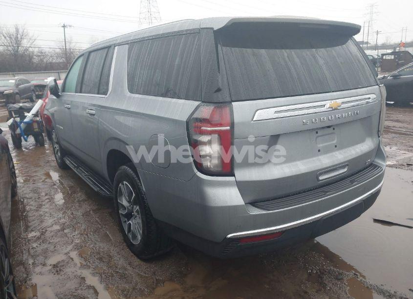 Photo 3 of 2024 Chevrolet Suburban 4WD LT (VIN 1GNSKCKD4RR118444)