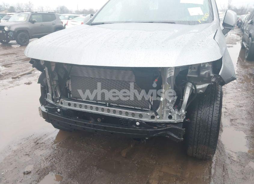 Photo 6 of 2024 Chevrolet Suburban 4WD LT (VIN 1GNSKCKD4RR118444)