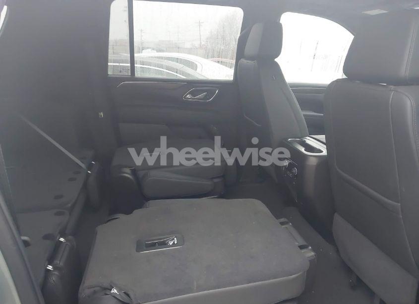 Photo 8 of 2024 Chevrolet Suburban 4WD LT (VIN 1GNSKCKD4RR118444)