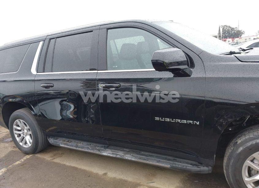 Photo 14 of 2024 Chevrolet Suburban 4WD LT (VIN 1GNSKCKD4RR217863)