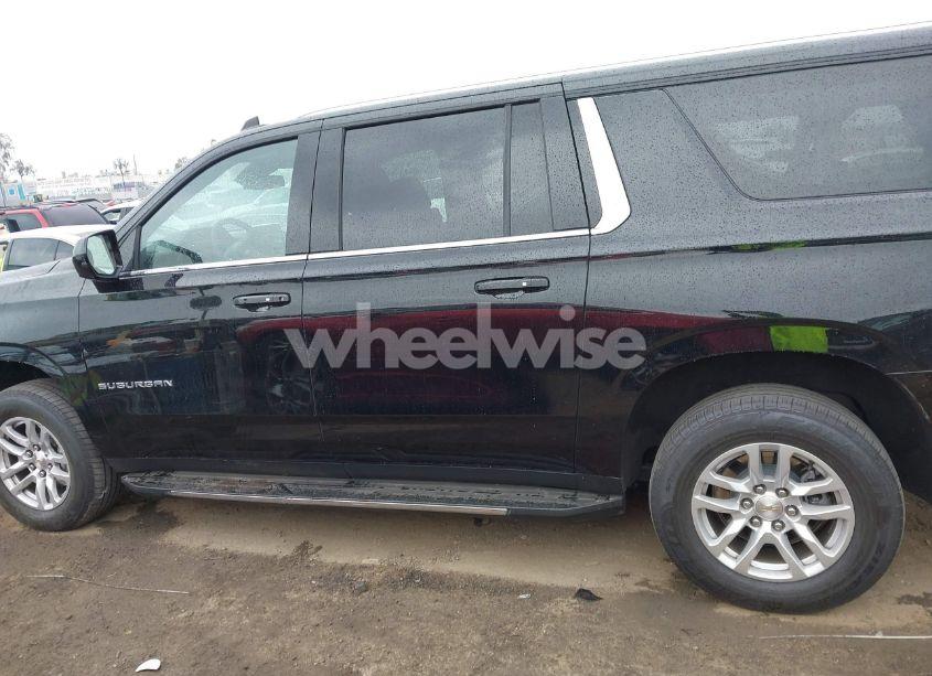 Photo 15 of 2024 Chevrolet Suburban 4WD LT (VIN 1GNSKCKD4RR217863)