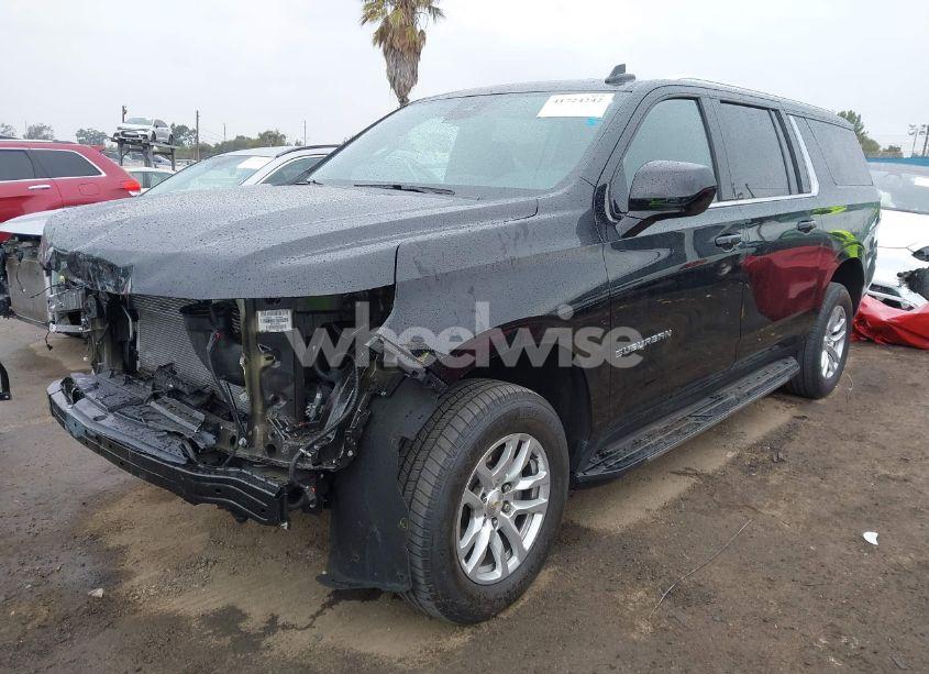 Photo 2 of 2024 Chevrolet Suburban 4WD LT (VIN 1GNSKCKD4RR217863)