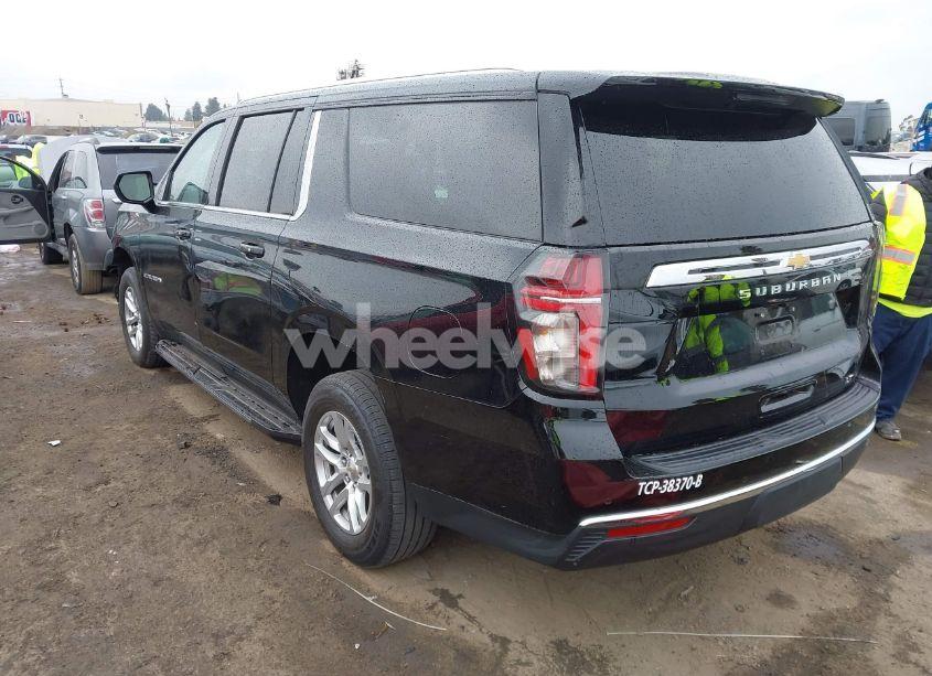 Photo 3 of 2024 Chevrolet Suburban 4WD LT (VIN 1GNSKCKD4RR217863)