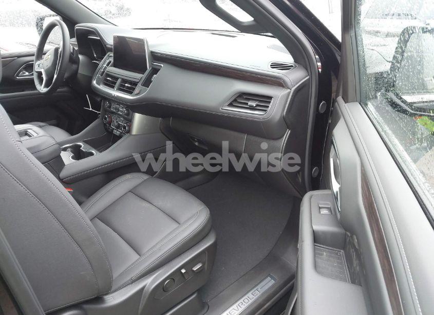 Photo 5 of 2024 Chevrolet Suburban 4WD LT (VIN 1GNSKCKD4RR217863)