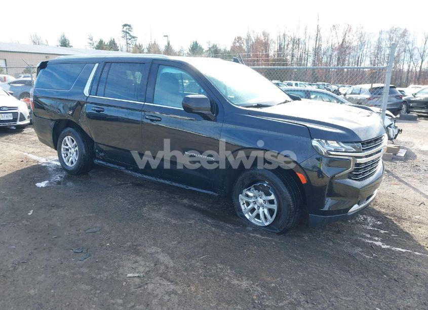 2022 Chevrolet Suburban 4WD LT (VIN 1GNSKCKD5NR245634) main photo
