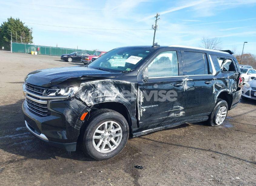 Photo 6 of 2022 Chevrolet Suburban 4WD LT (VIN 1GNSKCKD5NR245634)