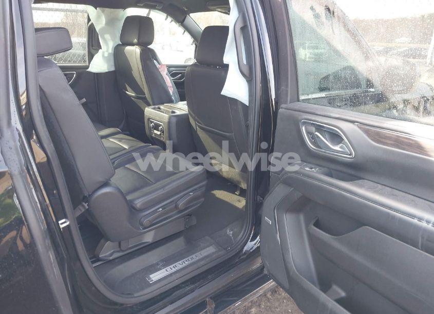 Photo 8 of 2022 Chevrolet Suburban 4WD LT (VIN 1GNSKCKD5NR245634)