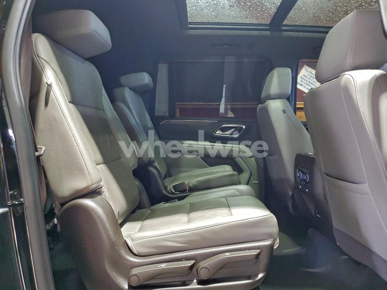 Photo 11 of 2022 CHEVROLET SUBURBAN K1500 LT (VIN 1GNSKCKD5NR313186)