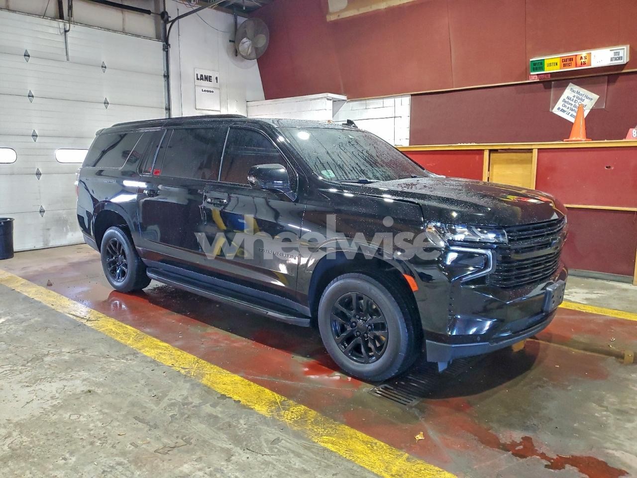 Photo 4 of 2022 CHEVROLET SUBURBAN K1500 LT (VIN 1GNSKCKD5NR313186)