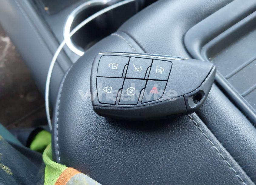 Photo 11 of 2024 Chevrolet Suburban 4WD LT (VIN 1GNSKCKD6RR167614)