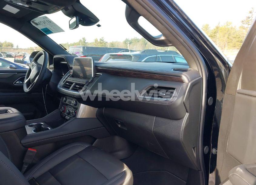 Photo 5 of 2024 Chevrolet Suburban 4WD LT (VIN 1GNSKCKD6RR167614)