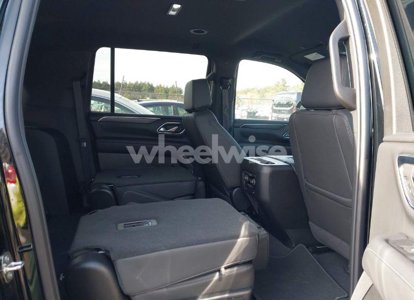 Photo 8 of 2024 Chevrolet Suburban 4WD LT (VIN 1GNSKCKD6RR167614)