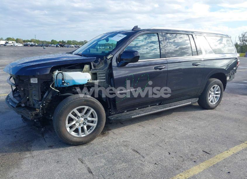 Photo 2 of 2023 Chevrolet Suburban 4WD LT (VIN 1GNSKCKD7PR390516)