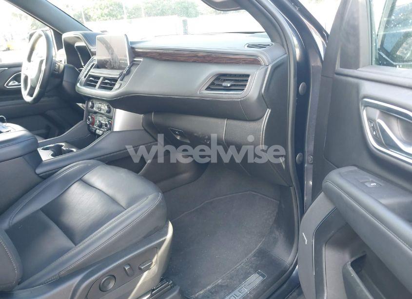 Photo 5 of 2023 Chevrolet Suburban 4WD LT (VIN 1GNSKCKD7PR390516)