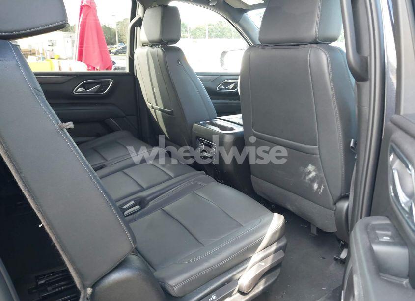 Photo 8 of 2023 Chevrolet Suburban 4WD LT (VIN 1GNSKCKD7PR390516)