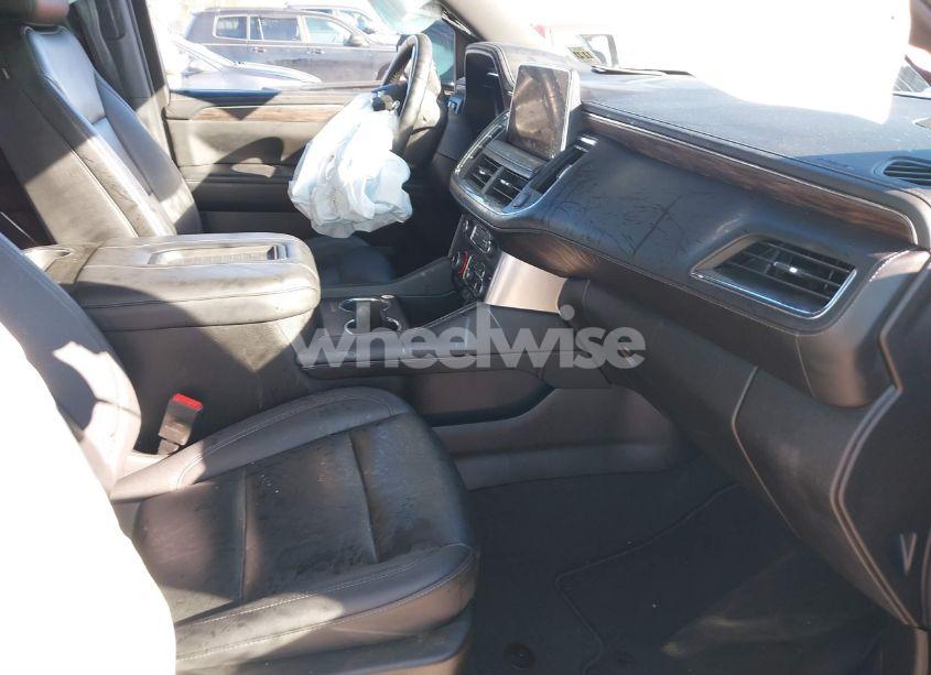 Photo 5 of 2023 Chevrolet Suburban 4WD LT (VIN 1GNSKCKD9PR239368)