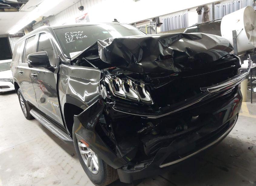 2024 Chevrolet Suburban 4WD LT (VIN 1GNSKCKD9RR194189) main photo