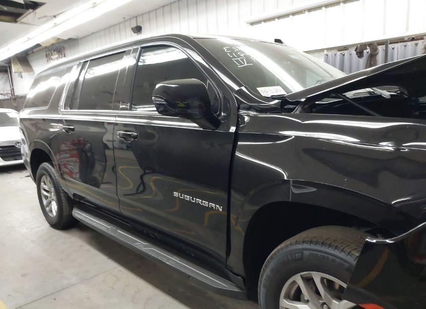 Photo 13 of 2024 Chevrolet Suburban 4WD LT (VIN 1GNSKCKD9RR194189)