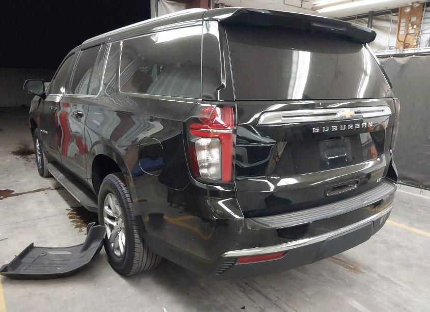 Photo 3 of 2024 Chevrolet Suburban 4WD LT (VIN 1GNSKCKD9RR194189)