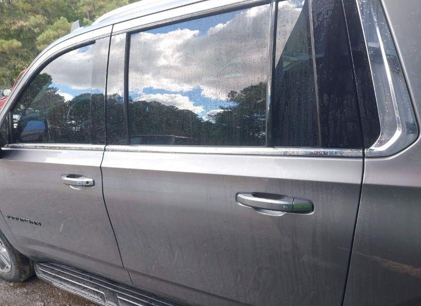 Photo 14 of 2022 Chevrolet Suburban 4WD LT (VIN 1GNSKCKDXNR197080)