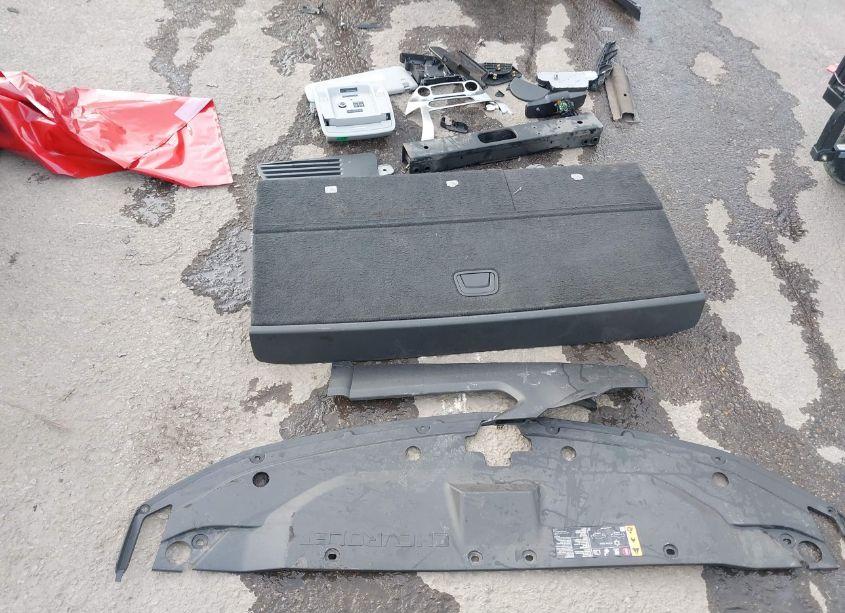 Photo 12 of 2018 Chevrolet Tahoe PREMIER (VIN 1GNSKCKJXJR179386)