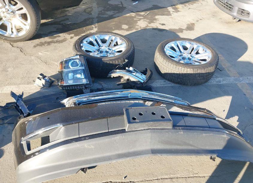 Photo 12 of 2020 Chevrolet Tahoe 4WD PREMIER (VIN 1GNSKCKJXLR187698)