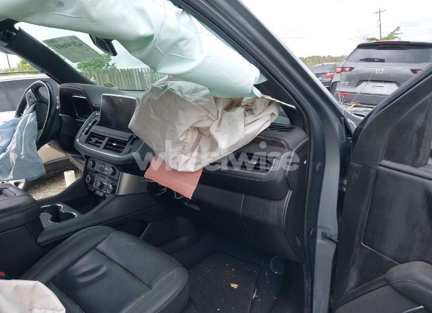 Photo 5 of 2022 Chevrolet Suburban 4WD LT (VIN 1GNSKCKT0NR296269)