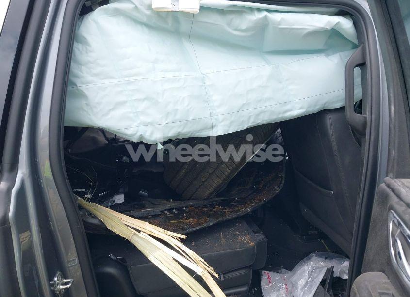 Photo 8 of 2022 Chevrolet Suburban 4WD LT (VIN 1GNSKCKT0NR296269)