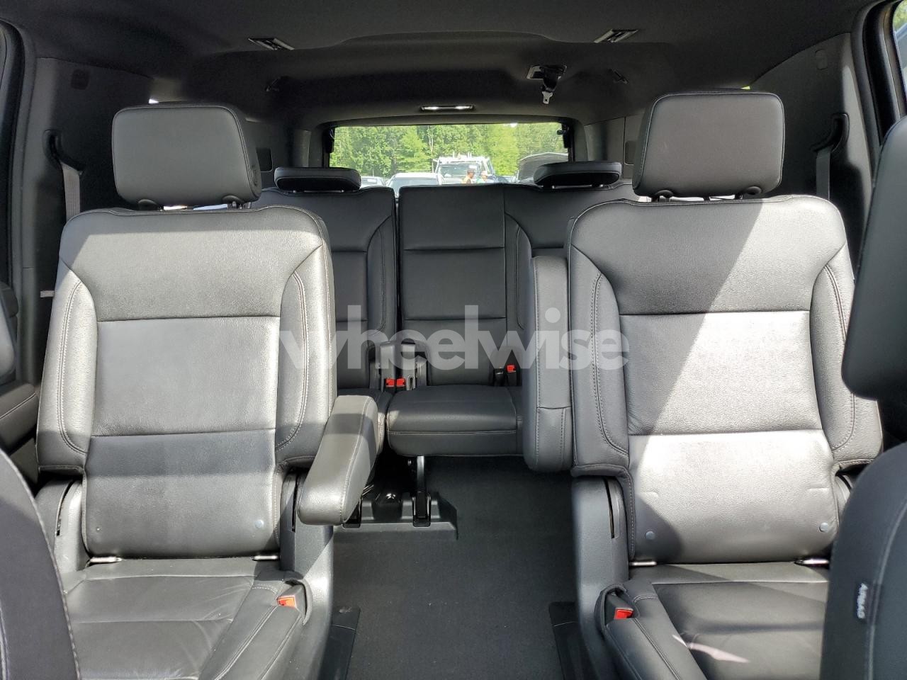 Photo 10 of 2021 CHEVROLET SUBURBAN K1500 LT (VIN 1GNSKCKT8MR473598)