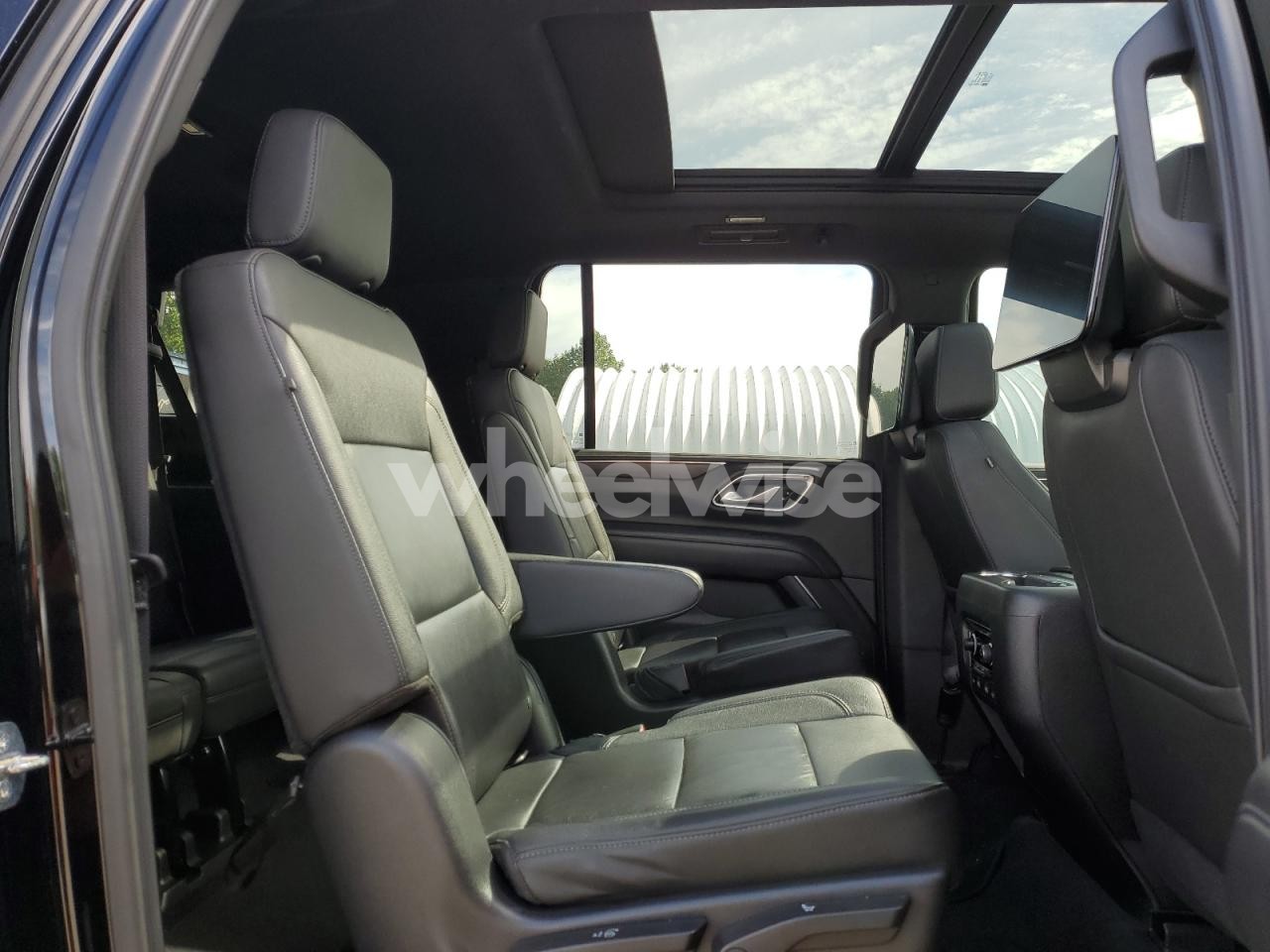 Photo 11 of 2021 CHEVROLET SUBURBAN K1500 LT (VIN 1GNSKCKT8MR473598)