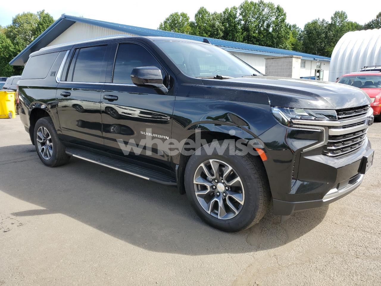 Photo 4 of 2021 CHEVROLET SUBURBAN K1500 LT (VIN 1GNSKCKT8MR473598)
