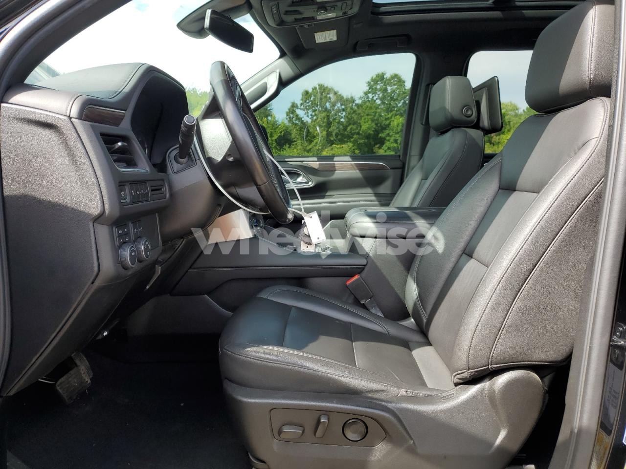 Photo 7 of 2021 CHEVROLET SUBURBAN K1500 LT (VIN 1GNSKCKT8MR473598)