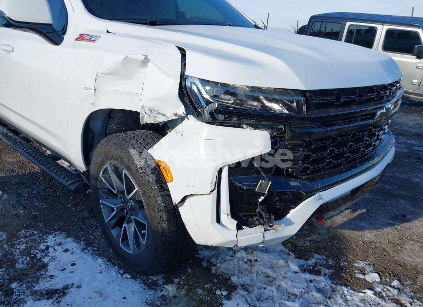 Photo 6 of 2023 Chevrolet Suburban 4WD Z71 (VIN 1GNSKDKD0PR235652)