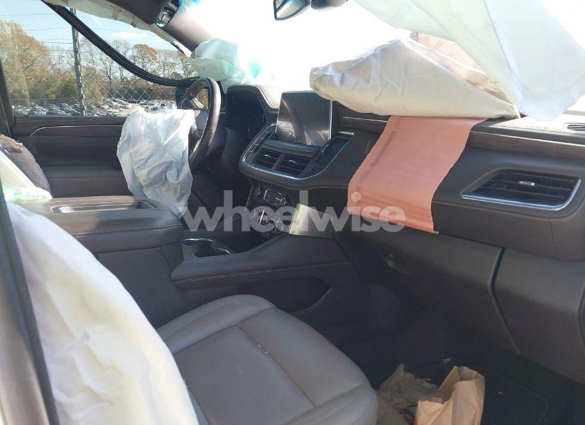 Photo 5 of 2021 Chevrolet Suburban 4WD Z71 (VIN 1GNSKDKD1MR349946)