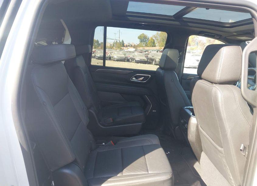 Photo 8 of 2022 Chevrolet Suburban 4WD Z71 (VIN 1GNSKDKD2NR204710)