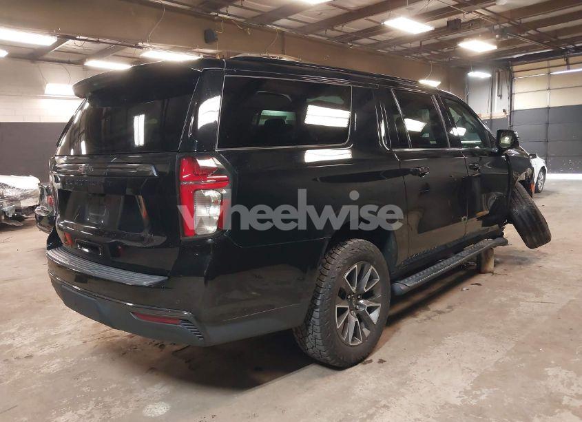 Photo 4 of 2021 Chevrolet Suburban 4WD Z71 (VIN 1GNSKDKD3MR140935)