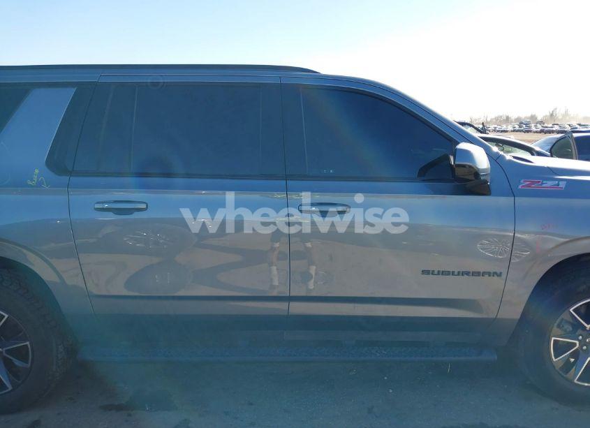 Photo 13 of 2022 Chevrolet Suburban 4WD Z71 (VIN 1GNSKDKD3NR116992)