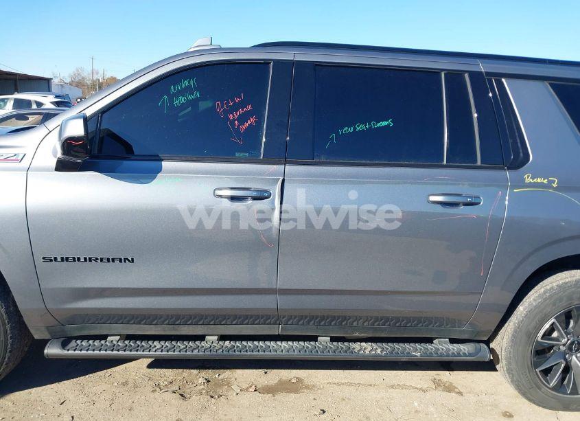 Photo 14 of 2022 Chevrolet Suburban 4WD Z71 (VIN 1GNSKDKD3NR116992)