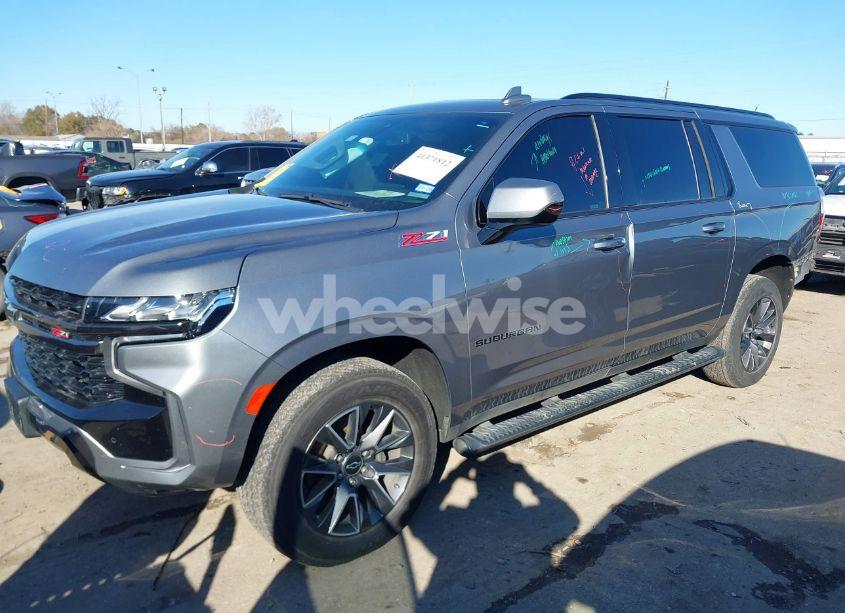 Photo 2 of 2022 Chevrolet Suburban 4WD Z71 (VIN 1GNSKDKD3NR116992)