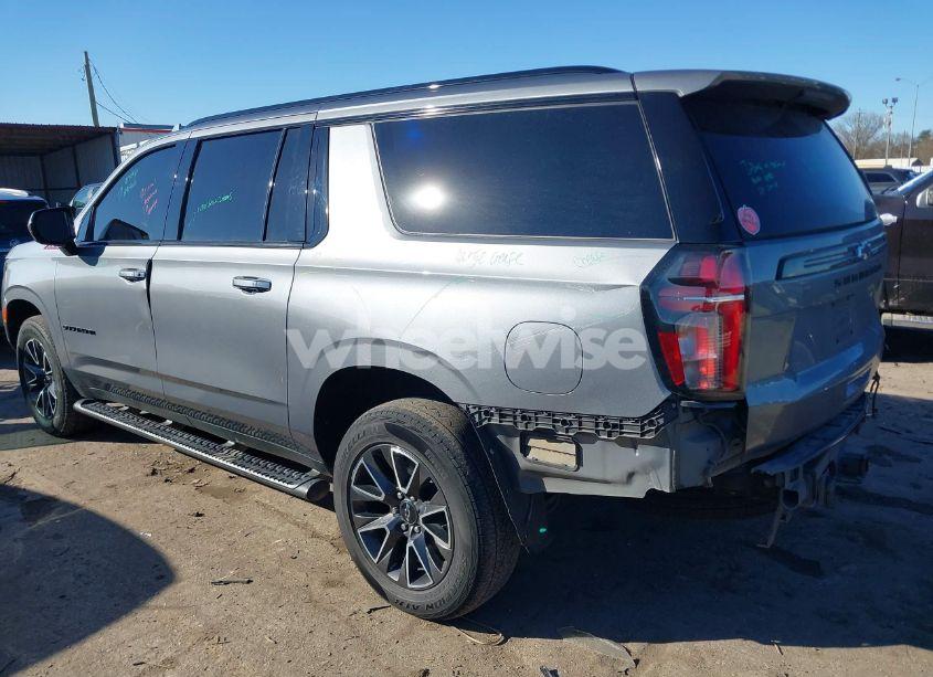 Photo 3 of 2022 Chevrolet Suburban 4WD Z71 (VIN 1GNSKDKD3NR116992)