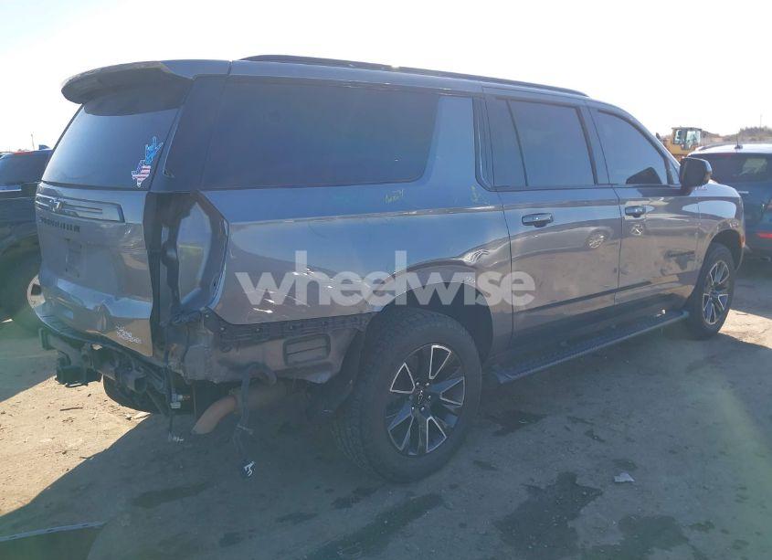 Photo 4 of 2022 Chevrolet Suburban 4WD Z71 (VIN 1GNSKDKD3NR116992)