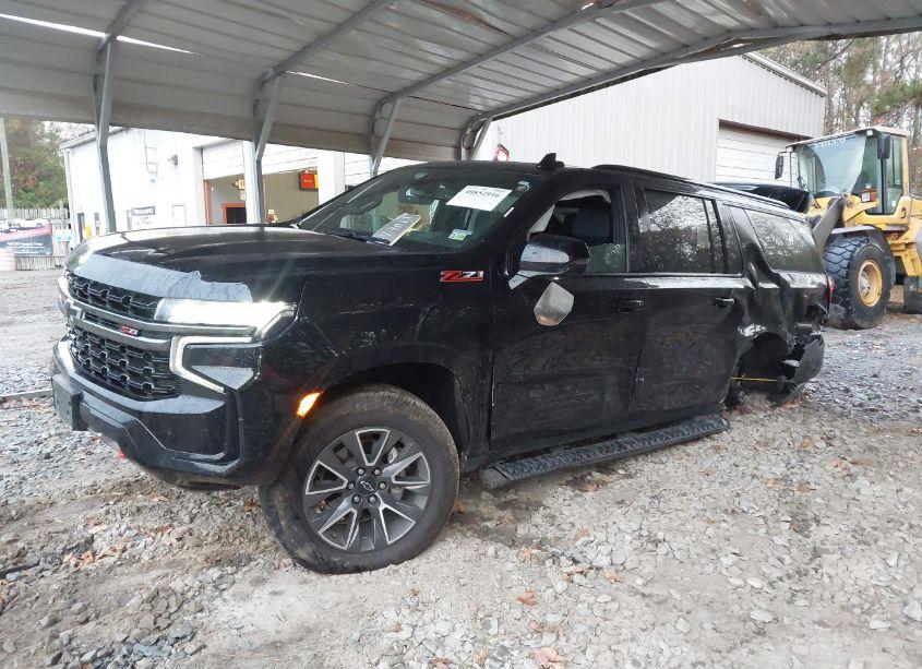 Photo 2 of 2021 Chevrolet Suburban 4WD Z71 (VIN 1GNSKDKD4MR220955)