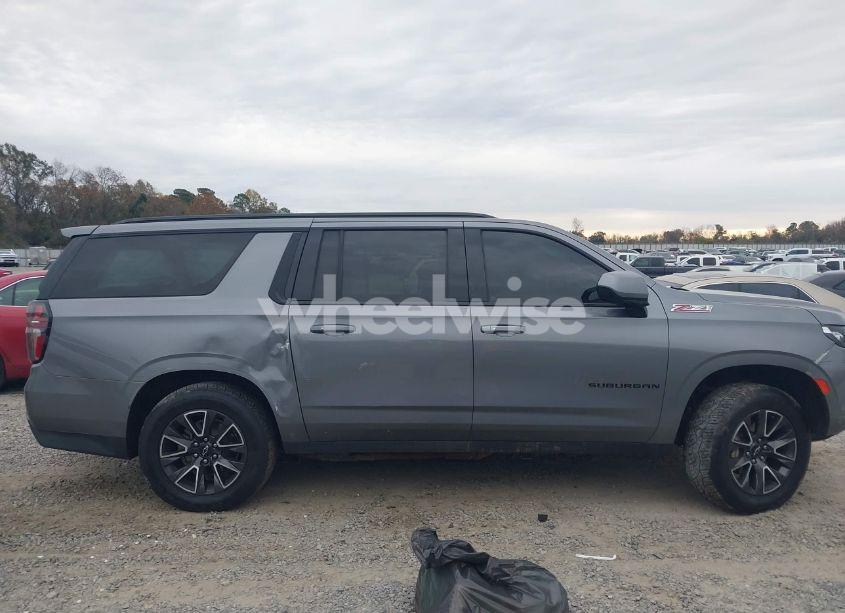 Photo 13 of 2021 Chevrolet Suburban 4WD Z71 (VIN 1GNSKDKD7MR442728)