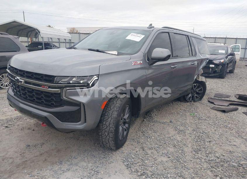 Photo 2 of 2021 Chevrolet Suburban 4WD Z71 (VIN 1GNSKDKD7MR442728)