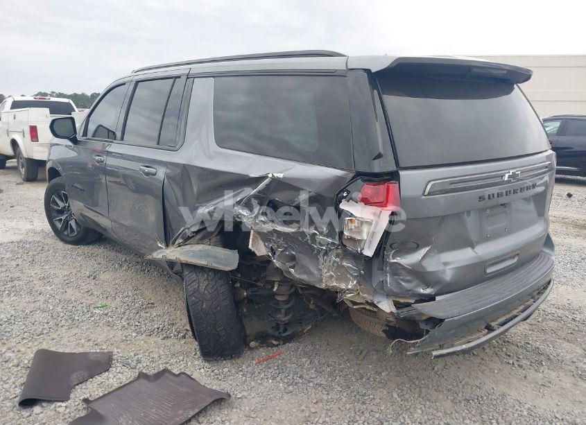 Photo 3 of 2021 Chevrolet Suburban 4WD Z71 (VIN 1GNSKDKD7MR442728)